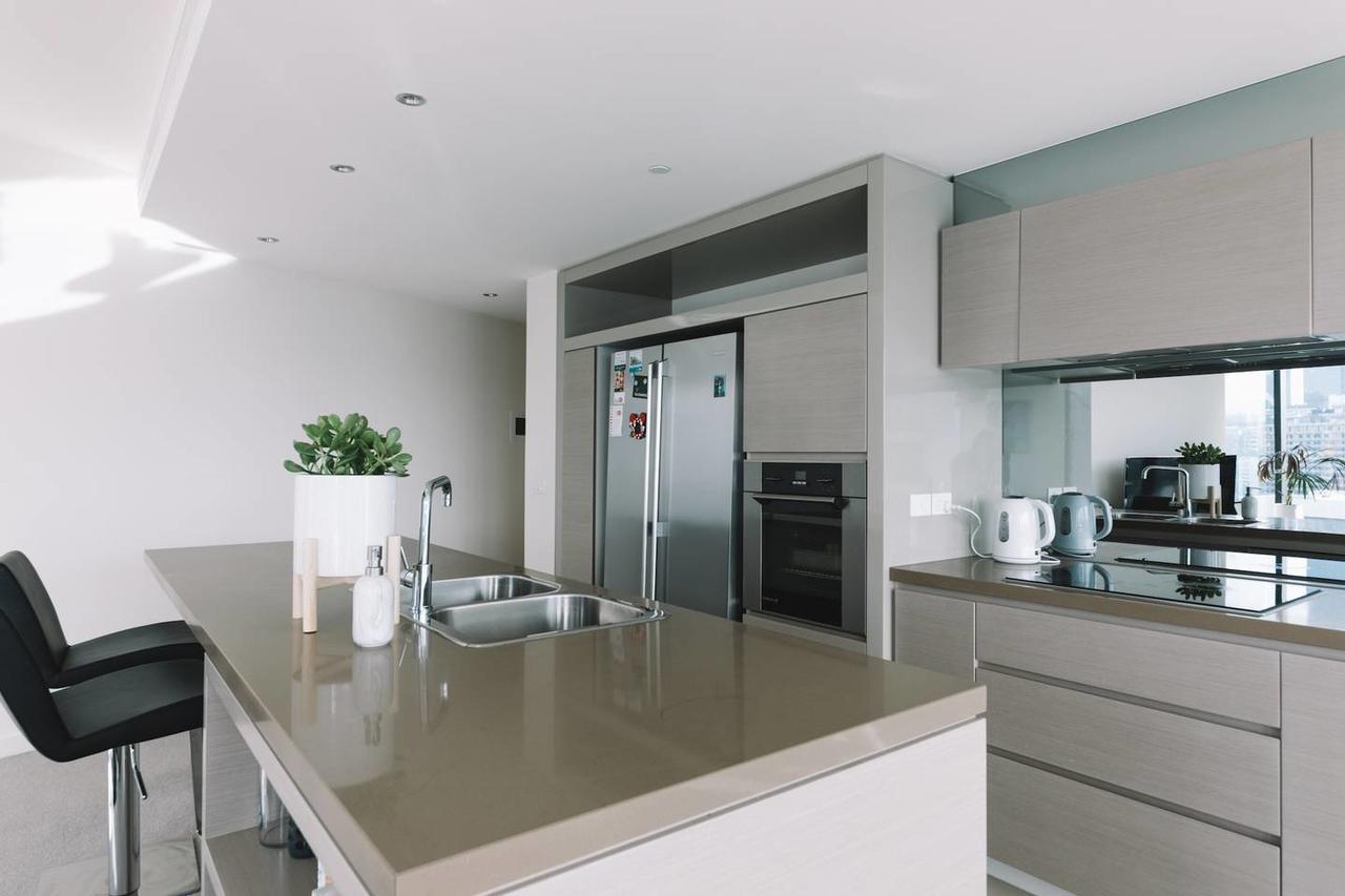 Experience Waterfront Luxury With Views Leilighet Melbourne Eksteriør bilde